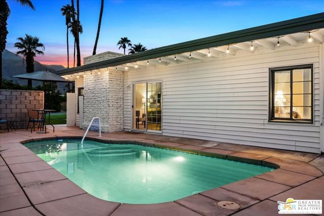 572 N Calle Marcus, Palm Springs, CA 92262