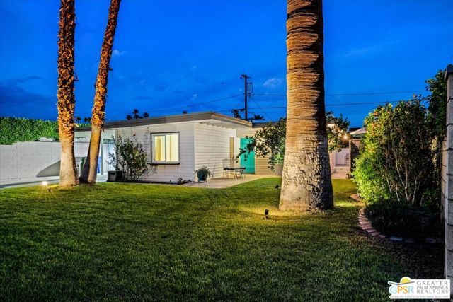 572 N Calle Marcus, Palm Springs, CA 92262