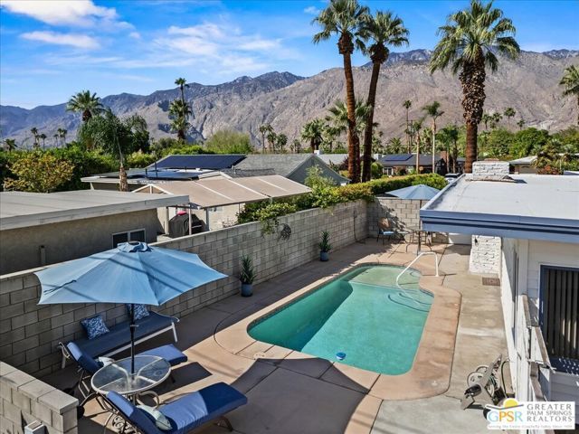 572 N Calle Marcus, Palm Springs, CA 92262