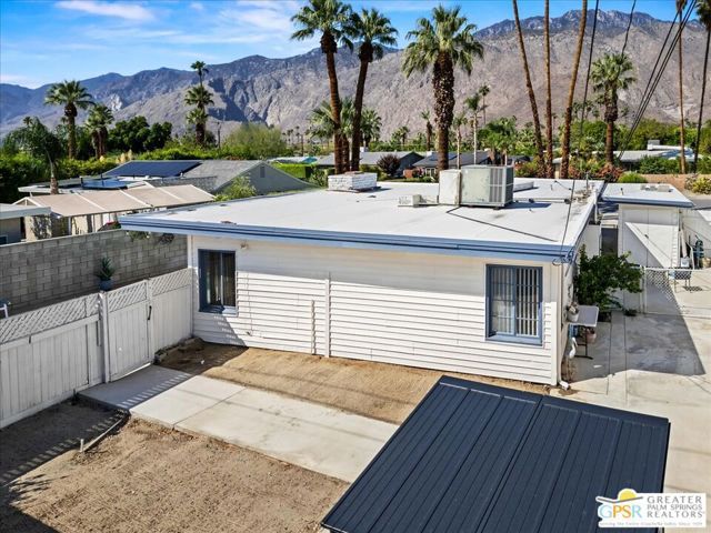 572 N Calle Marcus, Palm Springs, CA 92262