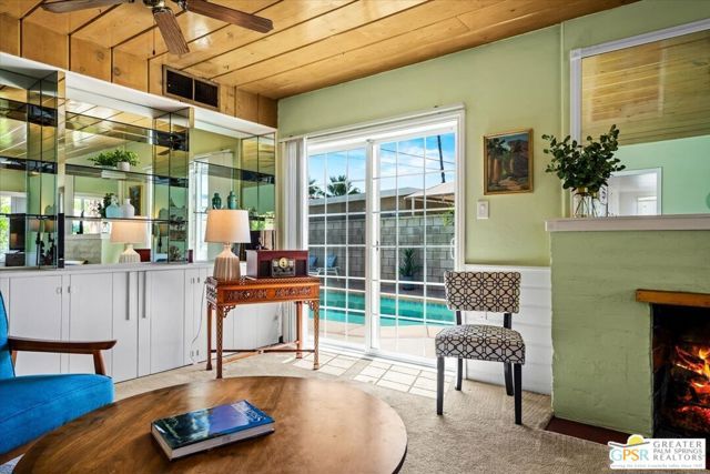 572 N Calle Marcus, Palm Springs, CA 92262