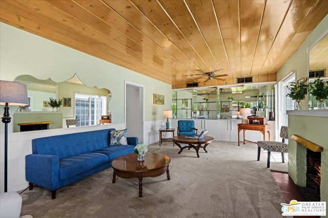 572 N Calle Marcus, Palm Springs, CA 92262