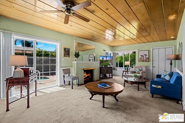 572 N Calle Marcus, Palm Springs, CA 92262