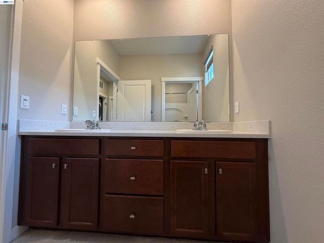 2282 S Podere Dr, Mountain House, CA 95391