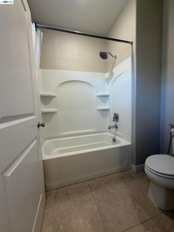 2282 S Podere Dr, Mountain House, CA 95391