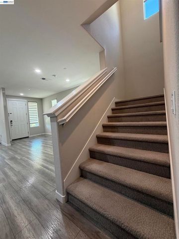2282 S Podere Dr, Mountain House, CA 95391
