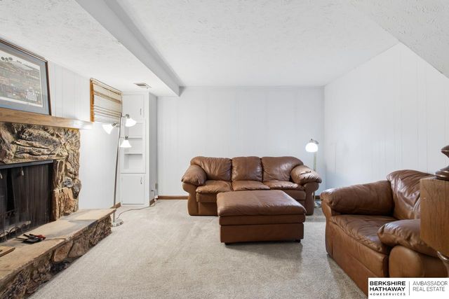 1635 N 123 Street, Omaha, NE 68154