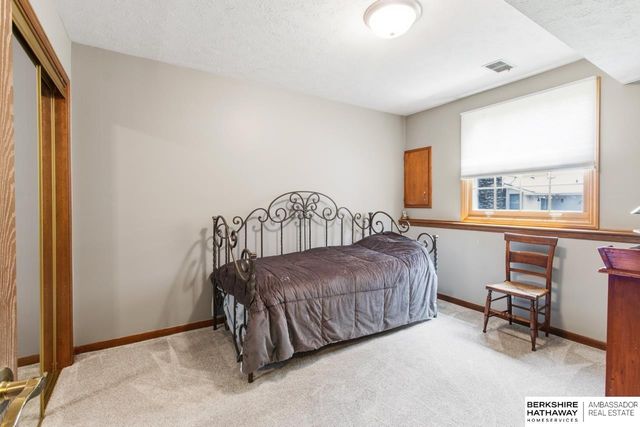 1635 N 123 Street, Omaha, NE 68154
