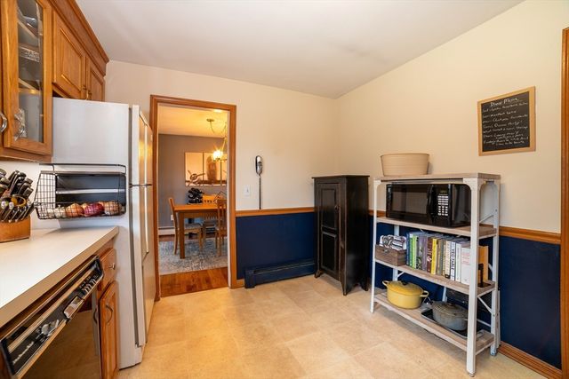 8 Old Farm Rd, Sturbridge, MA 01566