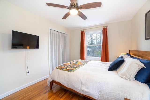 8 Old Farm Rd, Sturbridge, MA 01566