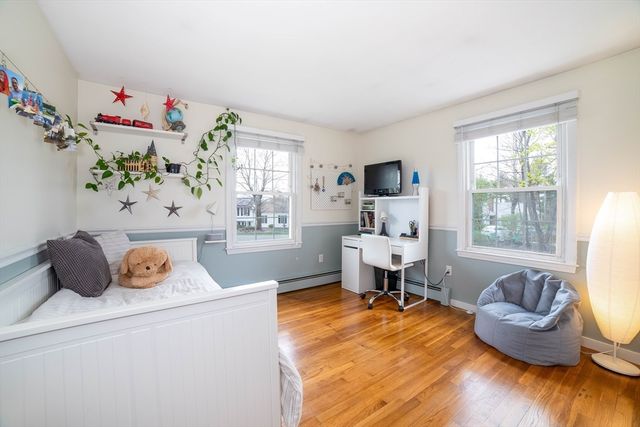8 Old Farm Rd, Sturbridge, MA 01566