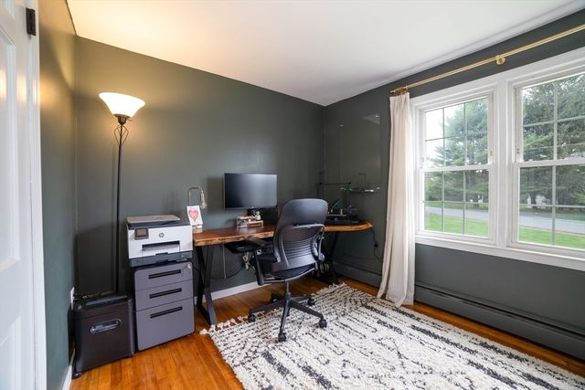 8 Old Farm Rd, Sturbridge, MA 01566