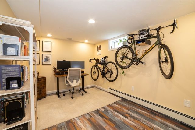 8 Old Farm Rd, Sturbridge, MA 01566