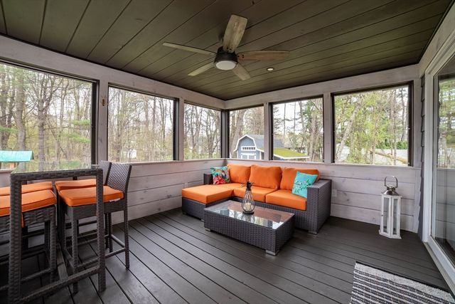 8 Old Farm Rd, Sturbridge, MA 01566