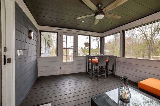 8 Old Farm Rd, Sturbridge, MA 01566