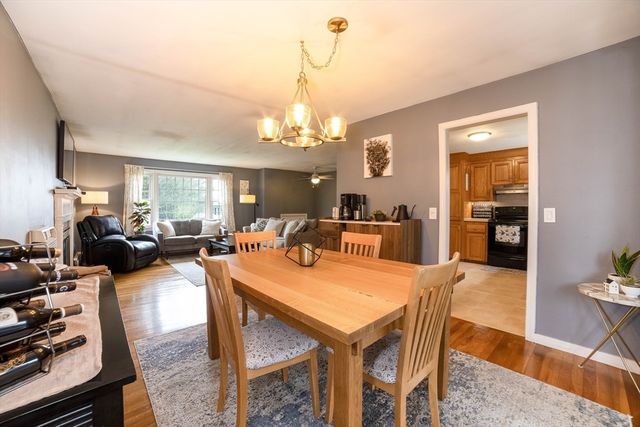 8 Old Farm Rd, Sturbridge, MA 01566
