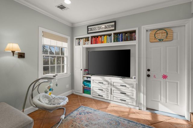 3 Kew Court, Huntington, NY 11743