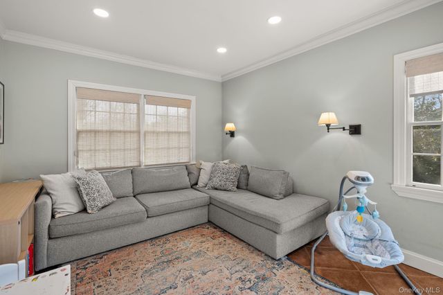 3 Kew Court, Huntington, NY 11743