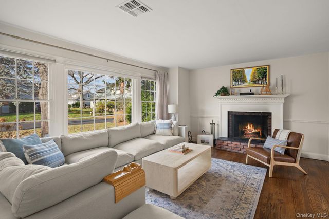 3 Kew Court, Huntington, NY 11743