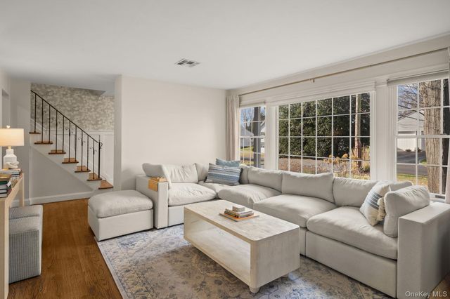 3 Kew Court, Huntington, NY 11743