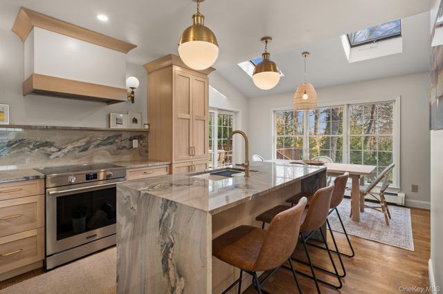 3 Kew Court, Huntington, NY 11743