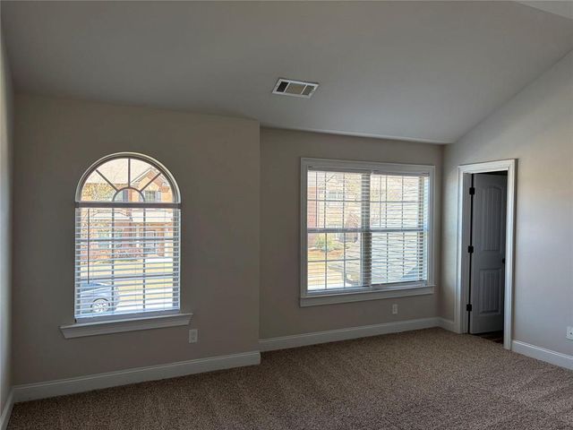 410 Live Oak Pass, Loganville, GA 30052