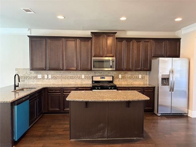 410 Live Oak Pass, Loganville, GA 30052