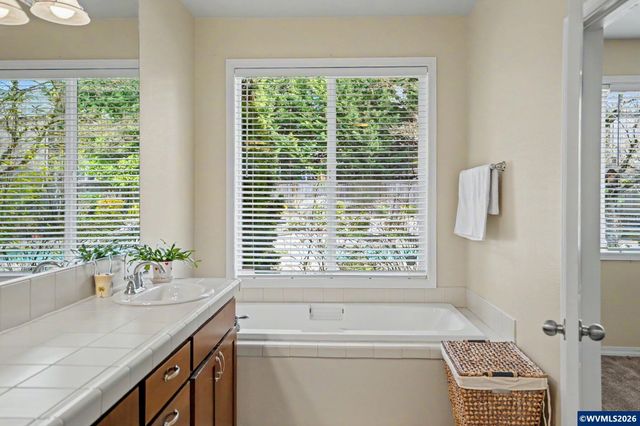 212 Greenlink Wy, Newberg, OR 97132