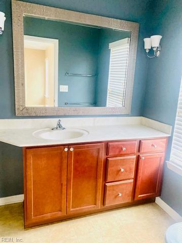 347 Holyoke LN, Chesapeake, VA 23320