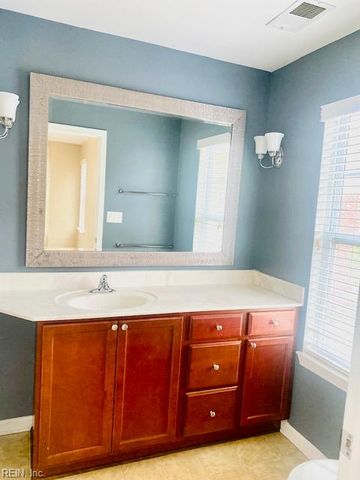 347 Holyoke LN, Chesapeake, VA 23320