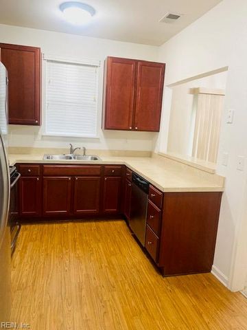 347 Holyoke LN, Chesapeake, VA 23320