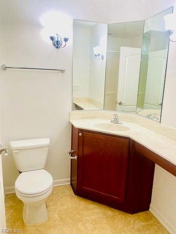347 Holyoke LN, Chesapeake, VA 23320