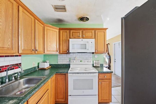 3027 SE Orchid Street, Stuart, FL 34997