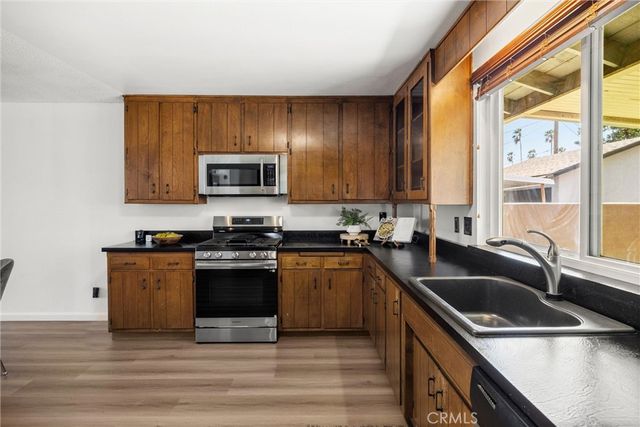 9596 Tangelo Ave, Fontana, CA 92335