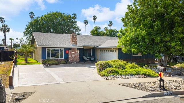 9596 Tangelo Ave, Fontana, CA 92335