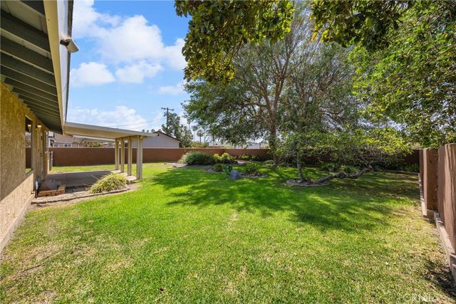 9596 Tangelo Ave, Fontana, CA 92335