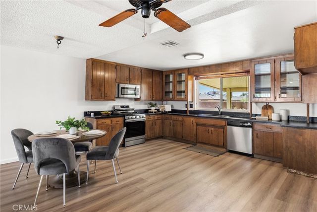 9596 Tangelo Ave, Fontana, CA 92335