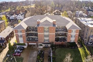 7320 Forsyth Boulevard 204, University City, MO 63105