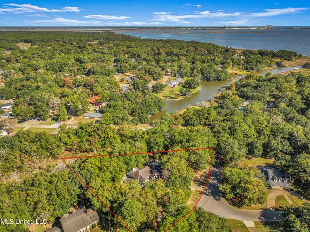 1613 Fairhaven Drive, Gautier, MS 39553