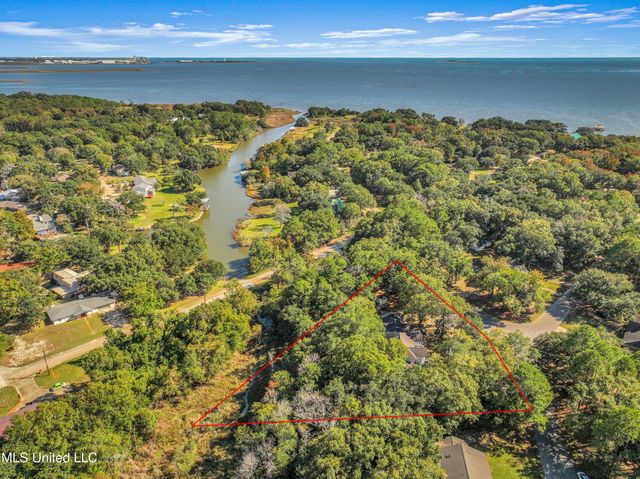 1613 Fairhaven Drive, Gautier, MS 39553