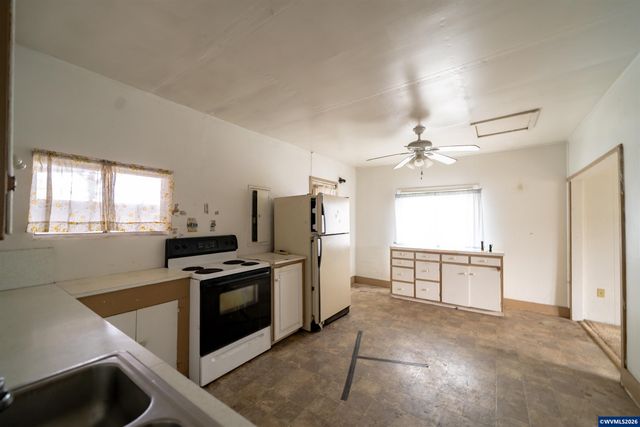 435 N Peach St, Stayton, OR 97383