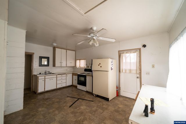 435 N Peach St, Stayton, OR 97383