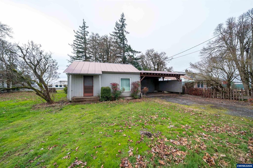 435 N Peach St, Stayton, OR 97383