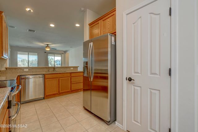 8592 N Western Juniper Terrace, Tucson, AZ 85743