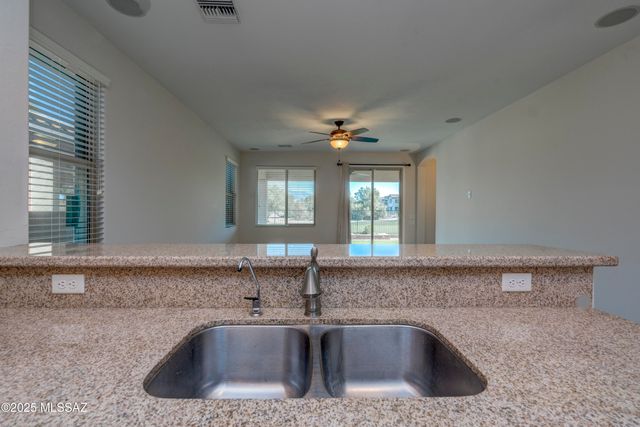8592 N Western Juniper Terrace, Tucson, AZ 85743