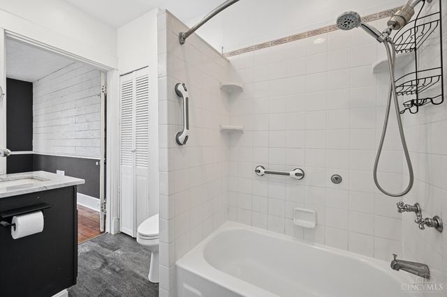 24 E Sharon Road, Glendale, OH 45246