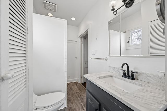 24 E Sharon Road, Glendale, OH 45246