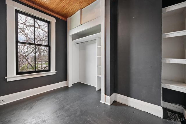 24 E Sharon Road, Glendale, OH 45246