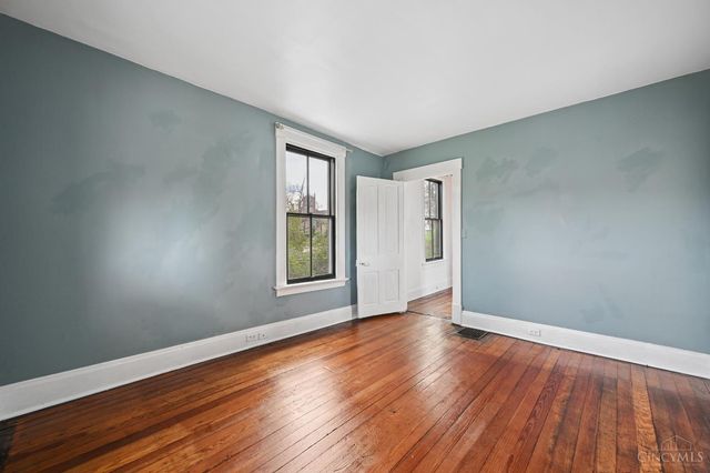 24 E Sharon Road, Glendale, OH 45246