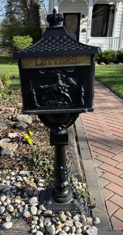 24 E Sharon Road, Glendale, OH 45246